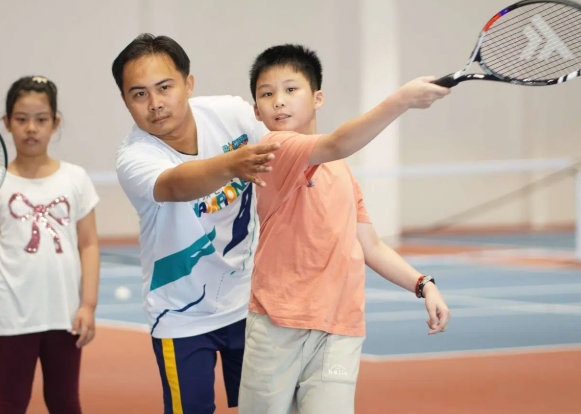 strategi-bermain-tenis-untuk-pemula