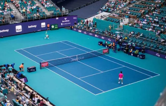 Perbedaan Lapangan Tenis Hard Court Clay dan Grass