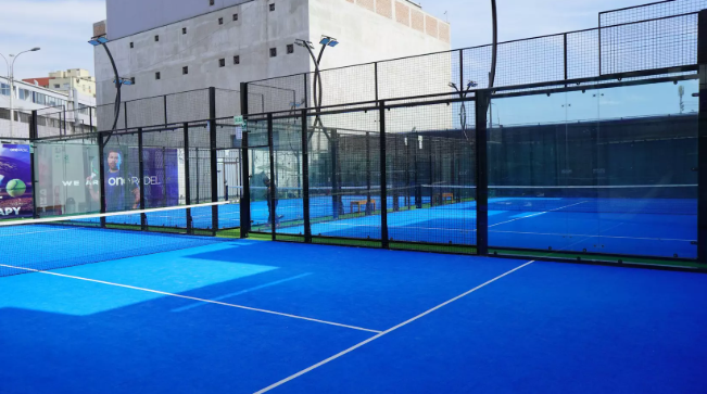 Peran Dinding Kaca dalam Permainan Padel